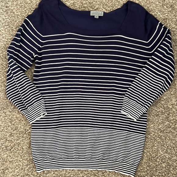 Navy and White Quarter Sleeve Top - Picture 1 of 2